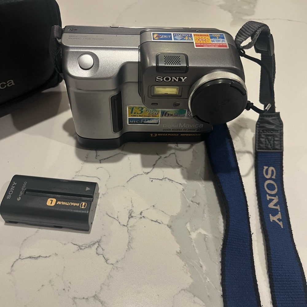Sony Mavica MVC-FD88 0.4MP Digital Camera with Leather Case TESTED WORKS!! - Picture 2 of 9